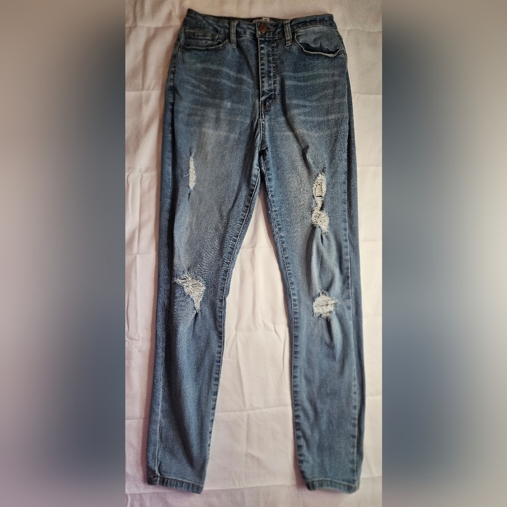 Forever 21 Womens Light Wash Distressed Skinny Jeans Size 29